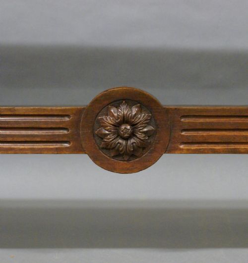 AN IMPRESSIVE ITALIAN CARVED WALNUT HALL BENCH - ADDITIONAL PHOTO 3