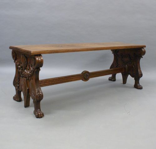 AN IMPRESSIVE ITALIAN CARVED WALNUT HALL BENCH - ADDITIONAL PHOTO 4