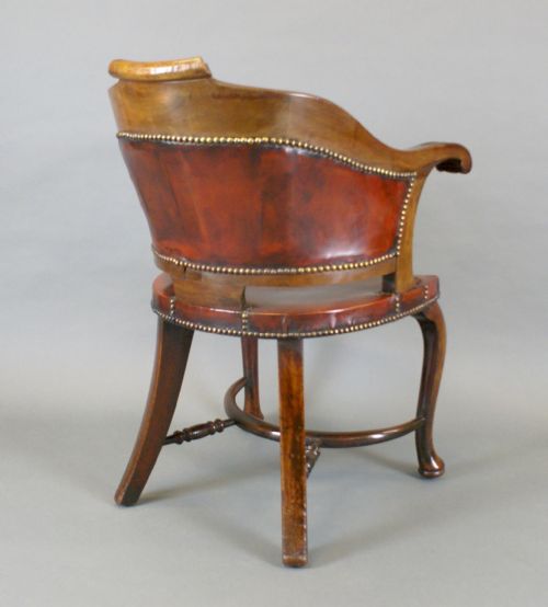 A WALNUT AND LEATHER ARM CHAIR - ADDITIONAL PHOTO 5