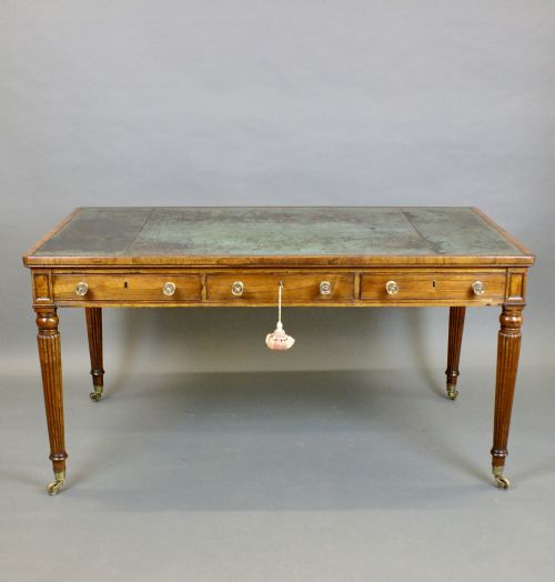 A FINE GEORGE III PERIOD ROSEWOOD WRITING TABLE - ADDITIONAL PHOTO 1