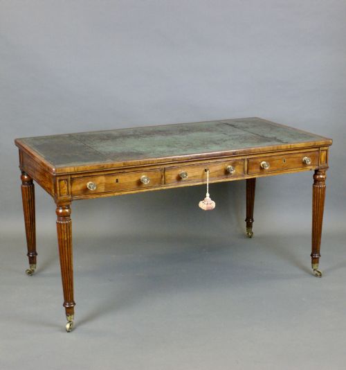 A FINE GEORGE III PERIOD ROSEWOOD WRITING TABLE - ADDITIONAL PHOTO 4