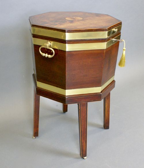A FINE GEORGE III MAHOGANY BRASS BOUND WINE COOLER - ADDITIONAL PHOTO 4