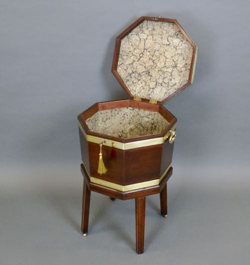 A FINE GEORGE III MAHOGANY BRASS BOUND WINE COOLER - ADDITIONAL PHOTO 5