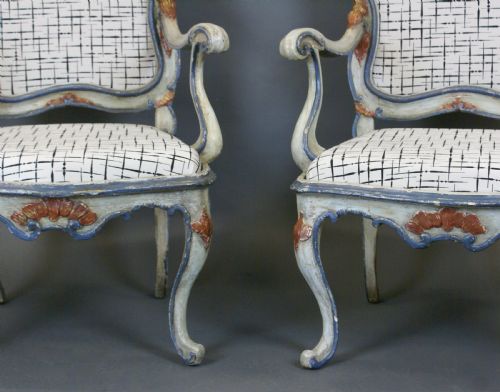 A RARE PAIR OF 18TH CENTURY BAROCCHETTO ARM CHAIRS - ADDITIONAL PHOTO 4