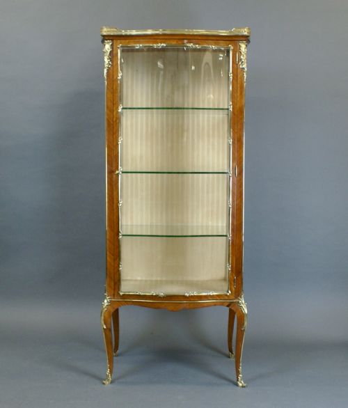 A FINE FRENCH LOUIS XV STYLE VITRINE - ADDITIONAL PHOTO 1