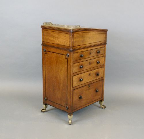 REGENCY DAVENPORT OF DIMINUTIVE PROPORTIONS - ADDITIONAL PHOTO 4