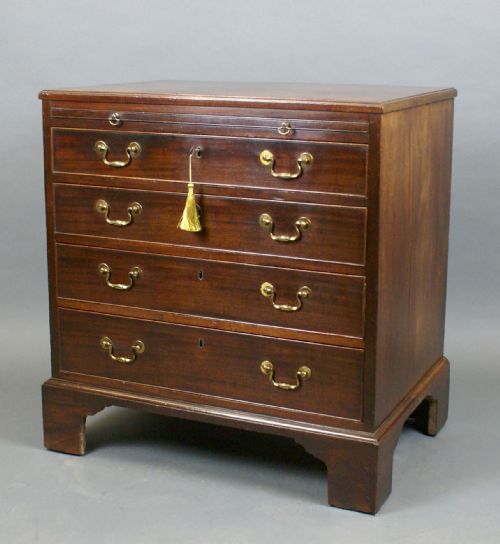 A VERY ORIGINAL GEORGE III MAHOGANY CHEST OF DRAWERS - ADDITIONAL PHOTO 1