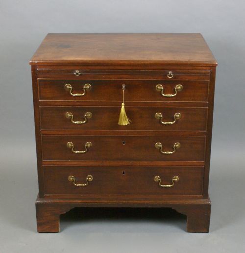 A VERY ORIGINAL GEORGE III MAHOGANY CHEST OF DRAWERS - ADDITIONAL PHOTO 6