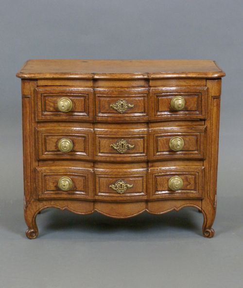 A 19THC MINIATURE FRENCH COMMODE - ADDITIONAL PHOTO 1