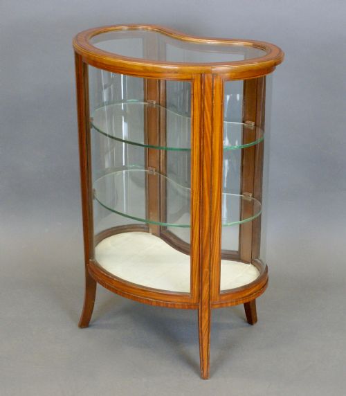 AN EDWARDIAN SATINWOOD KIDNEY SHAPED BIJOUTERIE CABINET - ADDITIONAL PHOTO 5