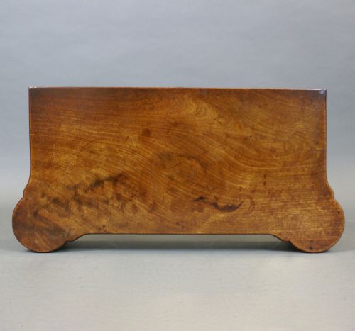 A SMALL GEORGIAN MAHOGANY CARD TABLE - ADDITIONAL PHOTO 1