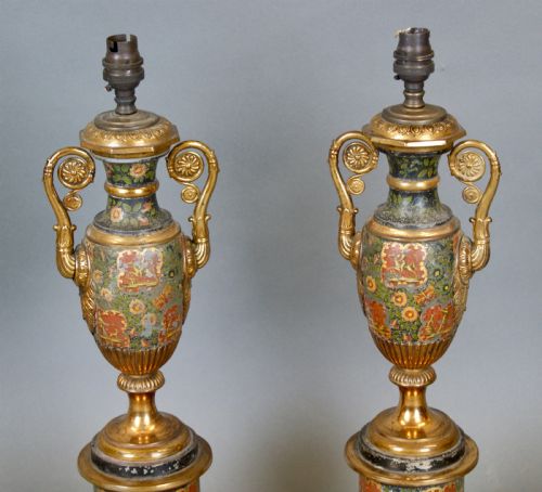 A VERY RARE PAIR OF FRENCH TOLEWARE LAMPS - ADDITIONAL PHOTO 2