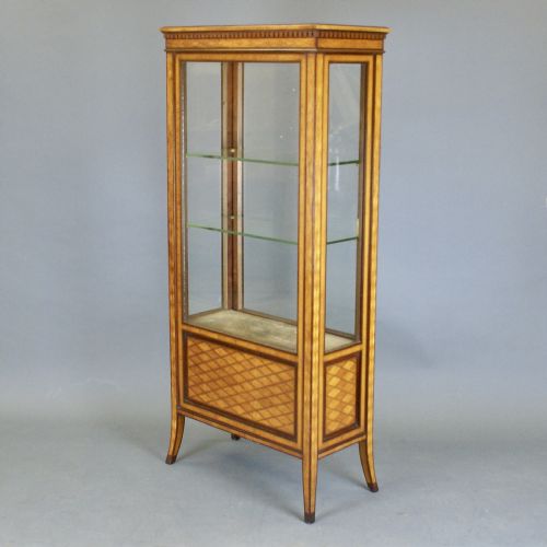 A SUPERB SATINWOOD PARQUETRY DISPLAY CABINET - ADDITIONAL PHOTO 2