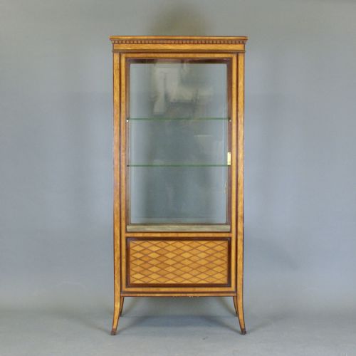 A SUPERB SATINWOOD PARQUETRY DISPLAY CABINET - ADDITIONAL PHOTO 4