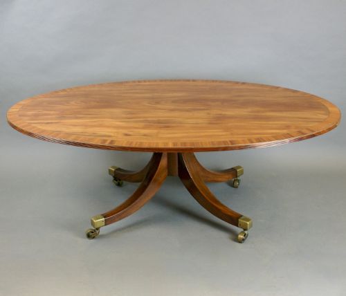 A LARGE OVAL FLAME MAHOGANY COFFEE TABLE - ADDITIONAL PHOTO 2
