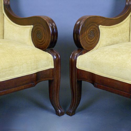 AN IMPRESSIVE PAIR OF LIBRARY ARM CHAIRS - ADDITIONAL PHOTO 3