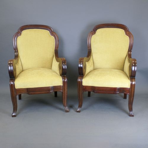 AN IMPRESSIVE PAIR OF LIBRARY ARM CHAIRS - ADDITIONAL PHOTO 4