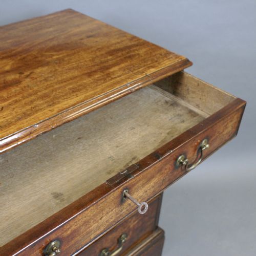 A GEORGIAN CHEST IN VERY ORIGINAL CONDITION - ADDITIONAL PHOTO 4