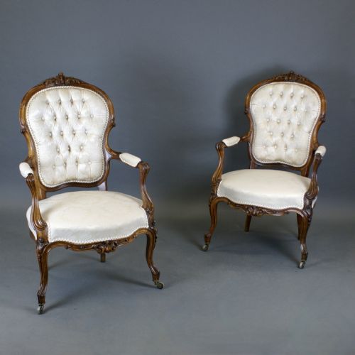 A FINE PAIR OF VICTORIAN ROSEWOOD ARM CHAIRS - ADDITIONAL PHOTO 2