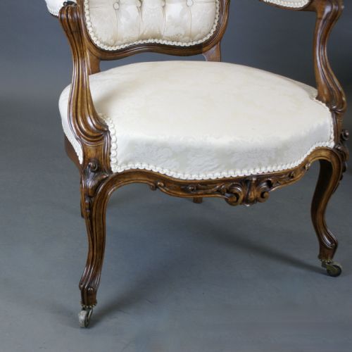 A FINE PAIR OF VICTORIAN ROSEWOOD ARM CHAIRS - ADDITIONAL PHOTO 3