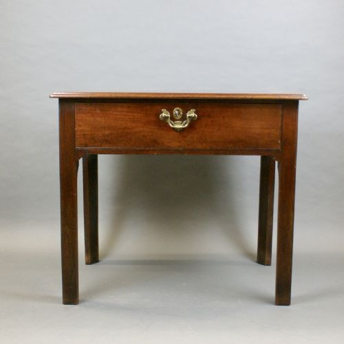 AN 18TH CENTURY MAHOGANY SIDE TABLE - ADDITIONAL PHOTO 1