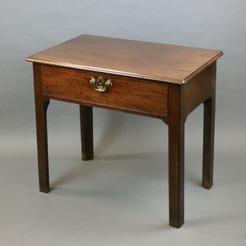 AN 18TH CENTURY MAHOGANY SIDE TABLE - ADDITIONAL PHOTO 2