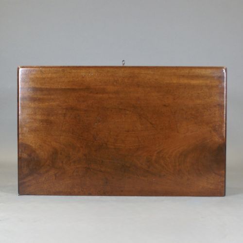 AN 18TH CENTURY MAHOGANY SIDE TABLE - ADDITIONAL PHOTO 3