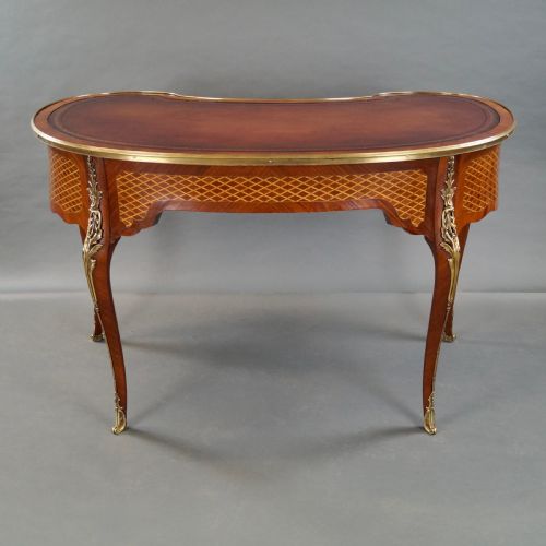 AN ATTRACTIVE FRENCH KIDNEY SHAPE DESK - ADDITIONAL PHOTO 4