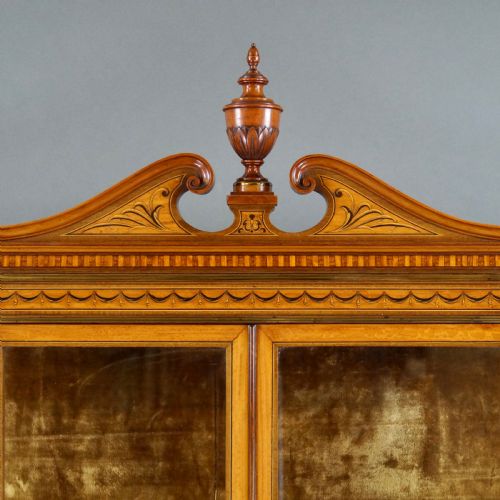 A SUPERB QUALITY SATINWOOD MARQUETRY DISPLAY CABINET - ADDITIONAL PHOTO 1