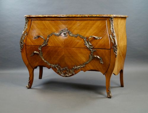 A 19TH CENTURY FRENCH SABICU BOMBE COMMODE - ADDITIONAL PHOTO 4