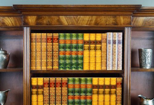 A VERY UNUSUAL DIMINUTIVE MAHOGANY BREAKFRONT BOOKCASE - ADDITIONAL PHOTO 3