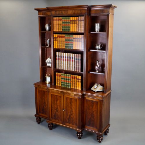 A VERY UNUSUAL DIMINUTIVE MAHOGANY BREAKFRONT BOOKCASE - ADDITIONAL PHOTO 4