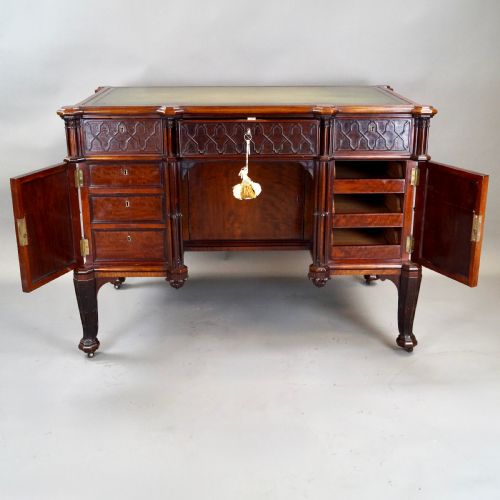 A SUPERB CHIPPENDALE DESIGN MAHOGANY GOTHIC REVIVAL DESK - ADDITIONAL PHOTO 3