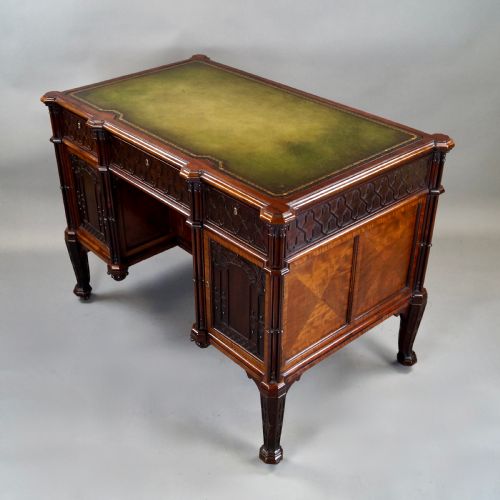 A SUPERB CHIPPENDALE DESIGN MAHOGANY GOTHIC REVIVAL DESK - ADDITIONAL PHOTO 5