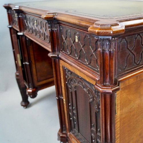 A SUPERB CHIPPENDALE DESIGN MAHOGANY GOTHIC REVIVAL DESK - ADDITIONAL PHOTO 7