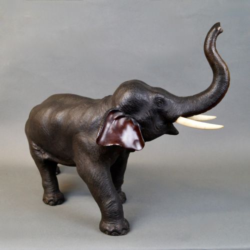 A LARGE BRONZE MEIJI PERIOD ELEPHANT - ADDITIONAL PHOTO 1