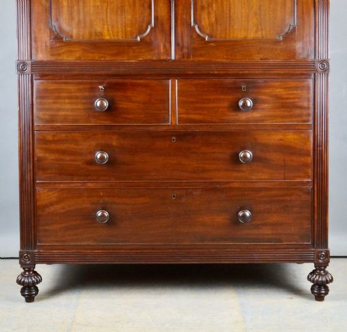 A SUPERB QUALITY CUBAN MAHOGANY LINEN PRESS - ADDITIONAL PHOTO 2