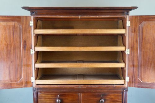 A SUPERB QUALITY CUBAN MAHOGANY LINEN PRESS - ADDITIONAL PHOTO 4