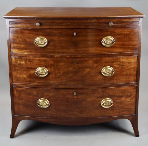 A GEORGE III MAHOGANY BOWFRONTED CHEST OF DRAWERS - ADDITIONAL PHOTO 3