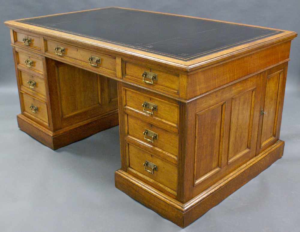 A quality Victorian pedestal desk. 