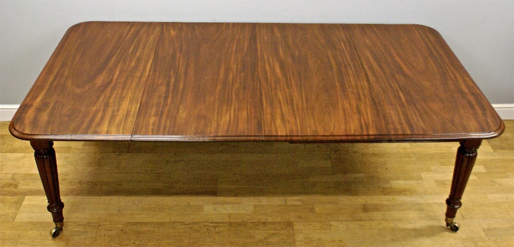 A fine quality Cuban mahogany extending dining table