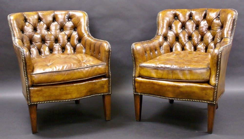 Pair of buttoned leather arm chairs View II