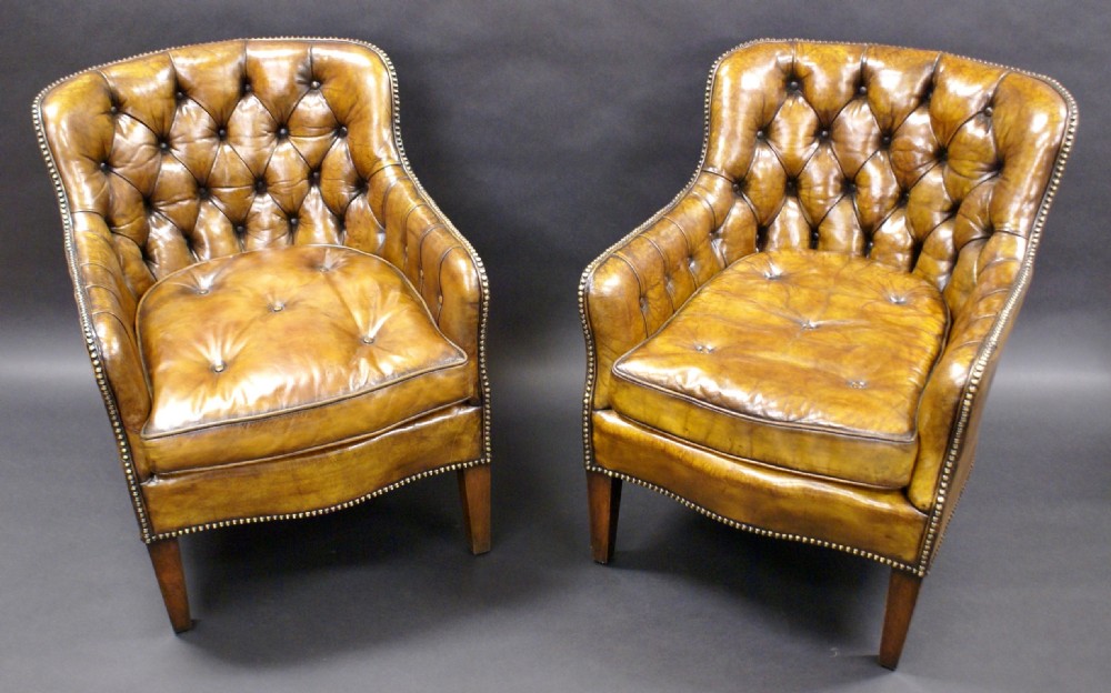 Pair of buttoned leather arm chairs View III