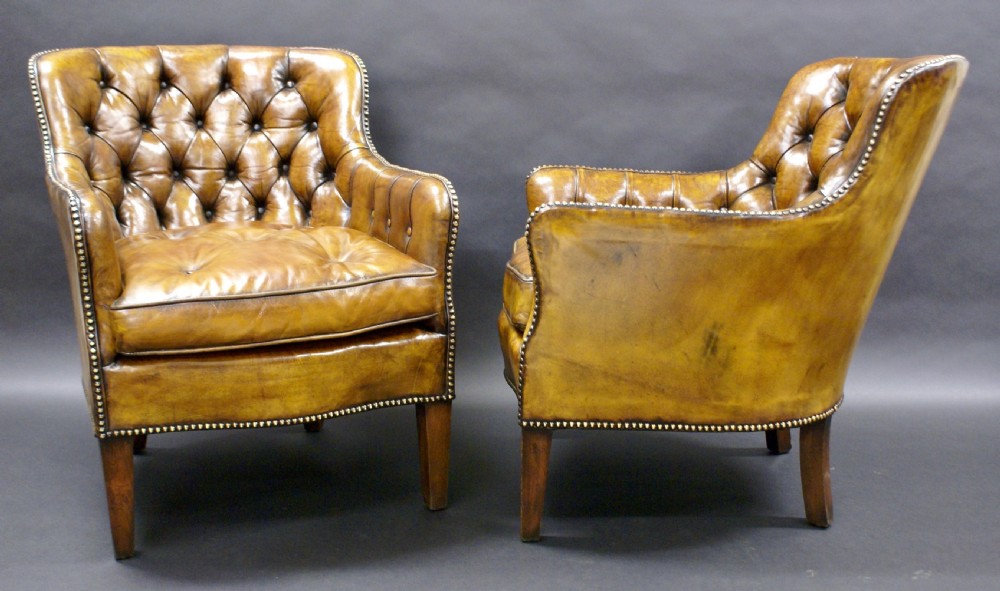 Pair of buttoned leather arm chairs View IV
