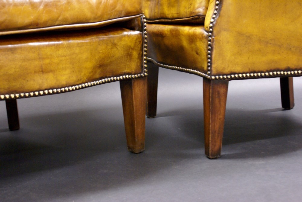 Pair of buttoned leather arm chairs View VI