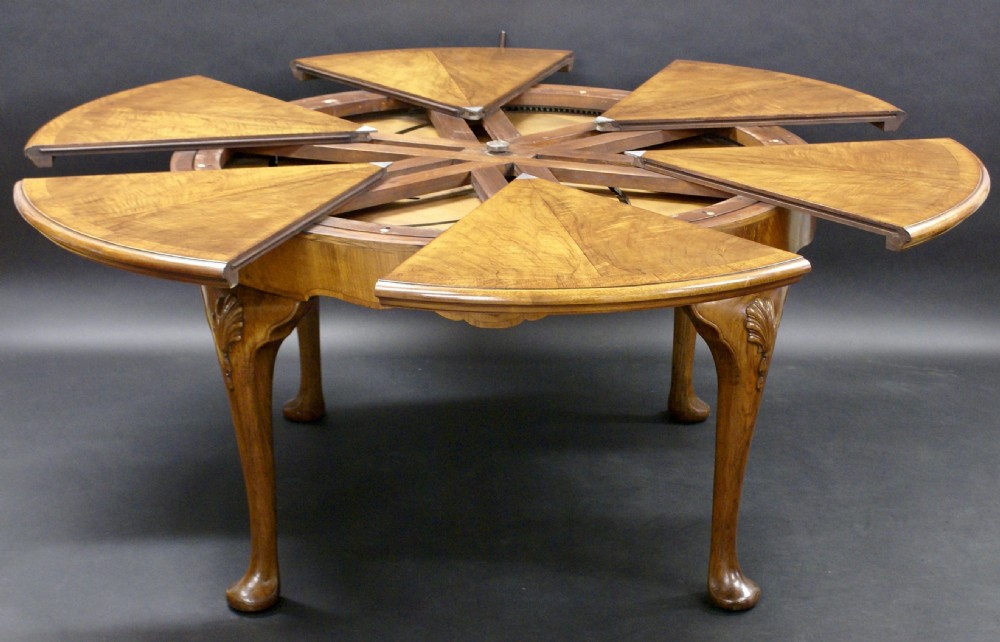 A superb Jupe style dining table by Gillows. View II