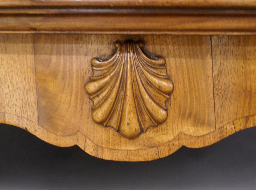 A superb Jupe style dining table by Gillows. View IX