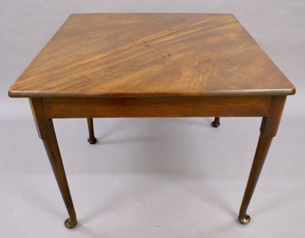 An unusual George II gateleg table View V