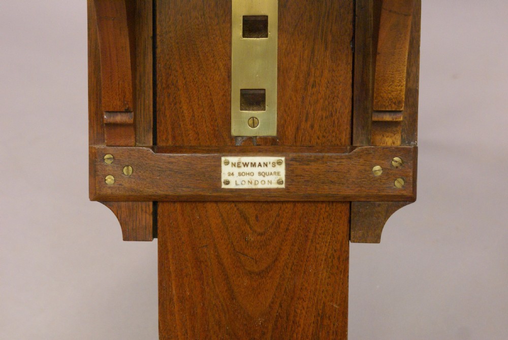 An adjustable, portable artists seat View II