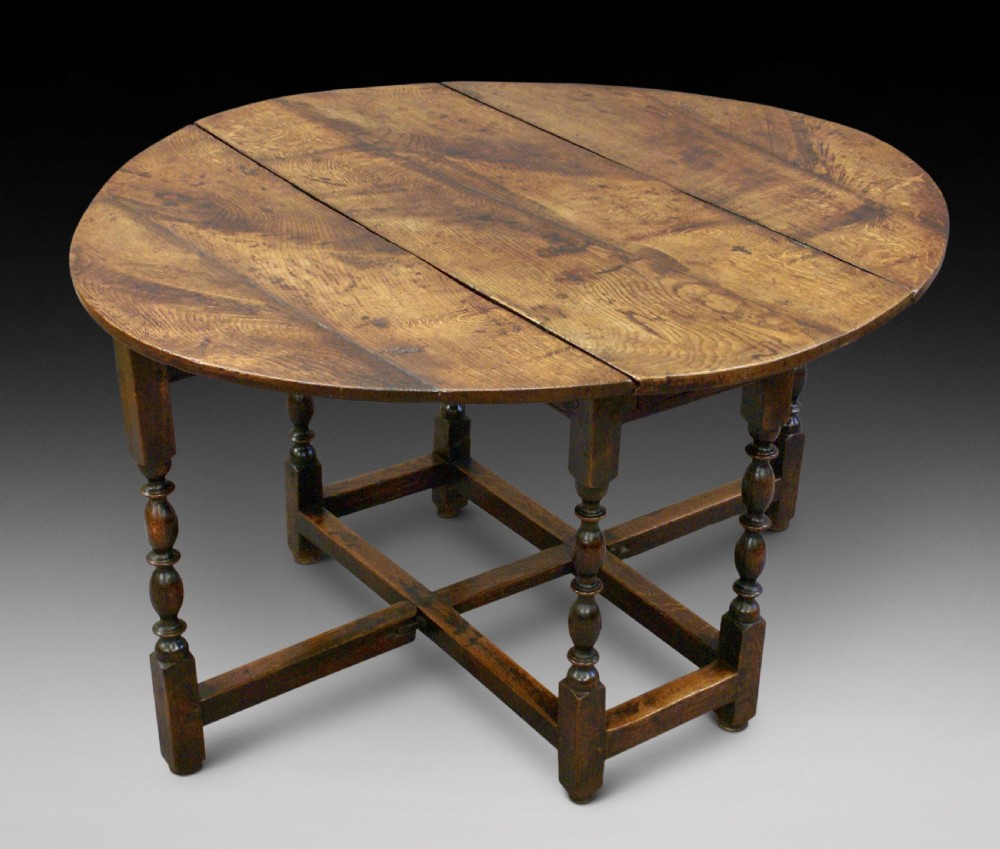 Late 17th C oak gateleg table with fine patia